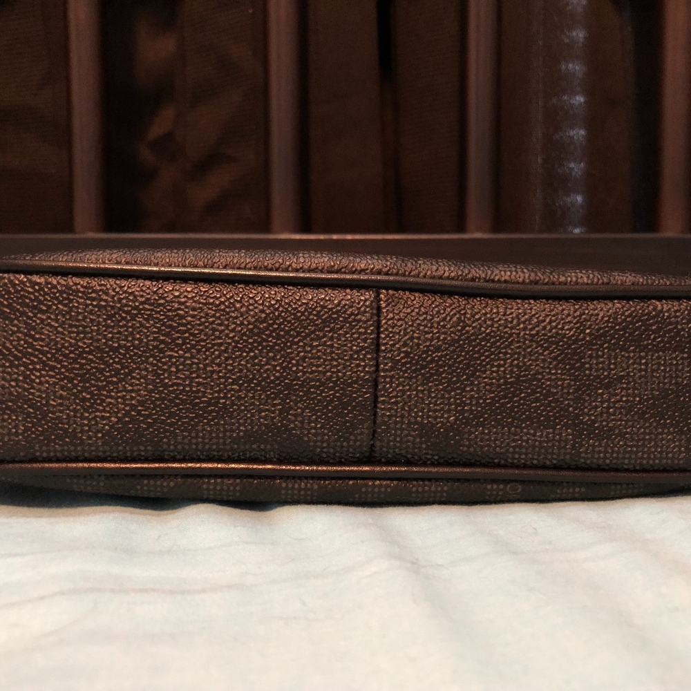 ***NOT FOR SALE***Michael Kors Signature Large Wristlet Clutch - Picture 3 of 8